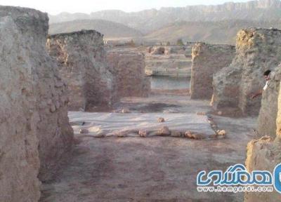 کاخ اربابی گیلانغرب یکی از جاذبه های دیدنی استان کرمانشاه است